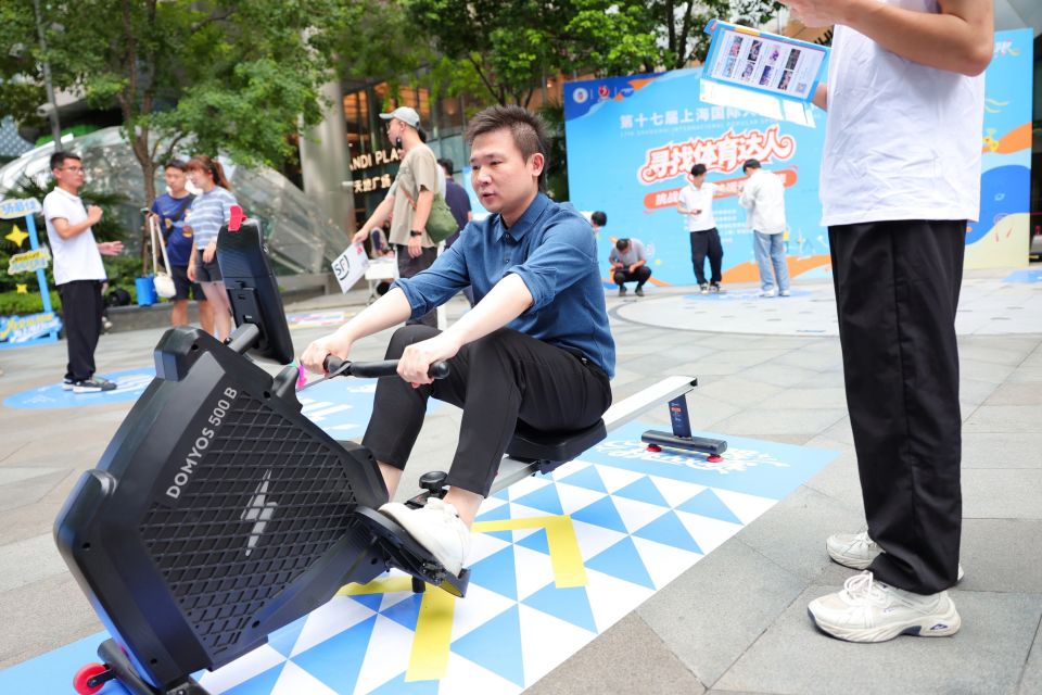 既锻炼了身, 与热情, 推动全民健 既锻炼了身, 与热情, 推动全民健